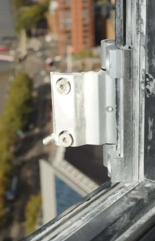 26 Floors – Sheared-Off Window Killed A Man