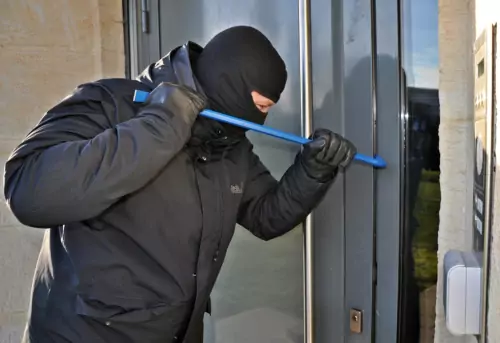 Tick Tock – Clock Counts Down To ‘Super’ Burglary Night